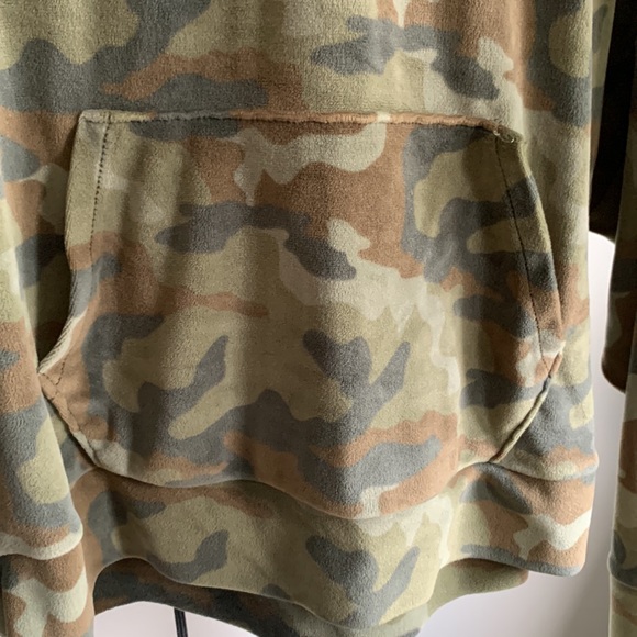 American Eagle Women’s Camo Hoodie - size Medium - Picture 6 of 6